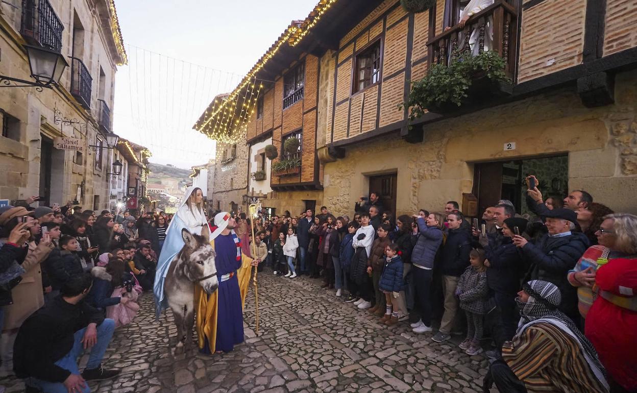 La cabalgata vuelve a llenar Santillana