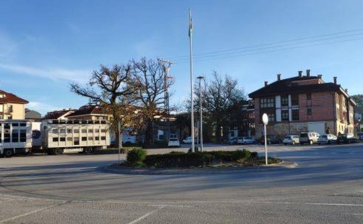 Inmediaciones al complejo deportivo de Sarón, una de las zonas más castigadas por las conductas temerarias al volante en Cayón 