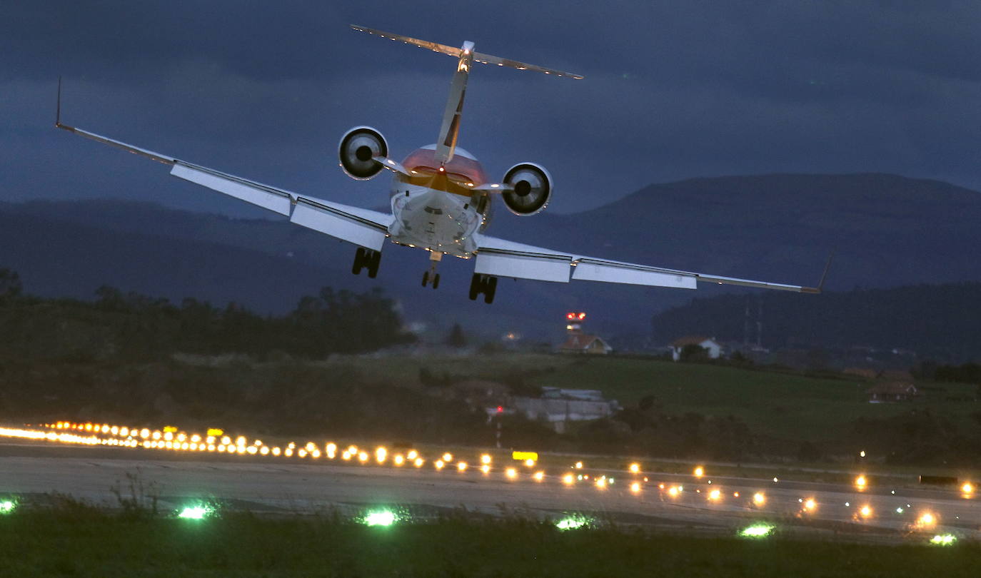 Imagen de archivo de un avión de Iberia aterrizando en el Seve Ballesteros con viento sur.