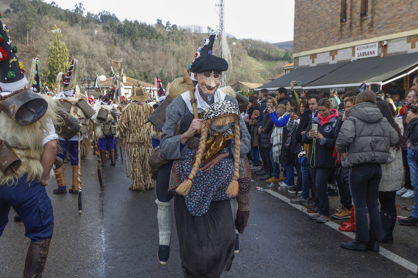 La Vijanera se convirtió en una cita multitudinaria en su regreso al ritmo de más de 500 campanos