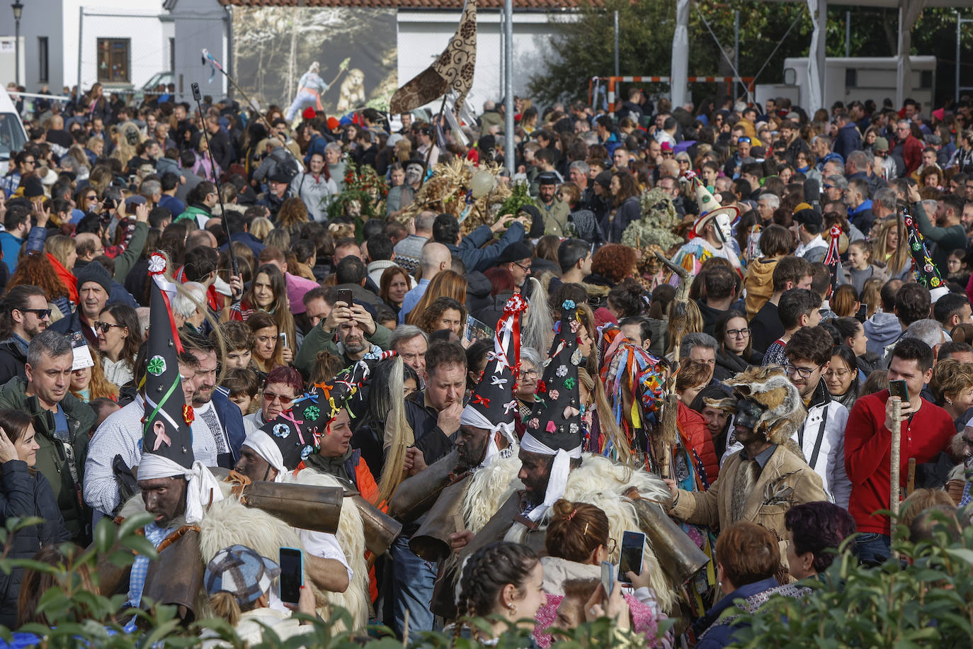 La Vijanera se convirtió en una cita multitudinaria en su regreso al ritmo de más de 500 campanos