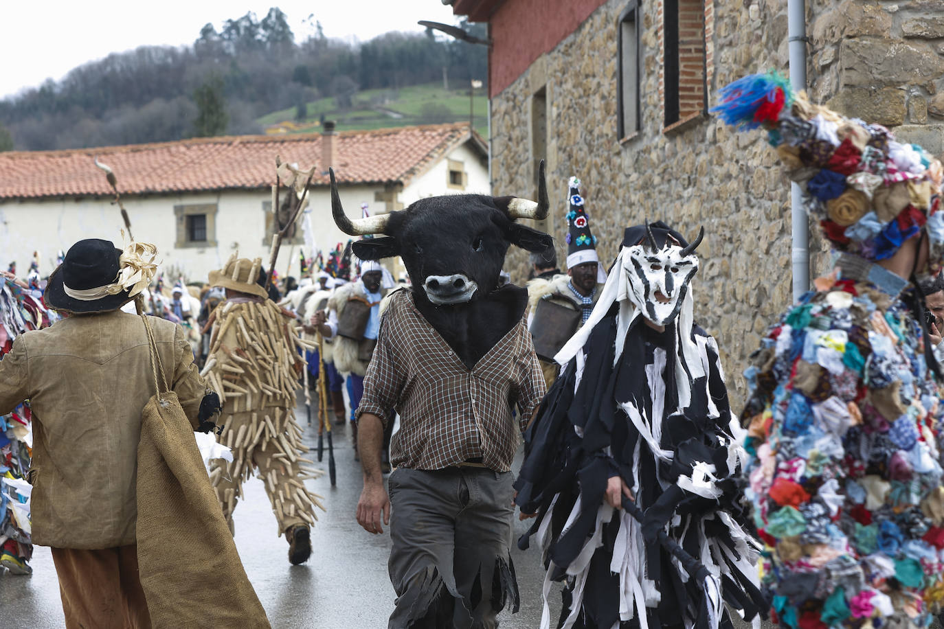 La Vijanera se convirtió en una cita multitudinaria en su regreso al ritmo de más de 500 campanos