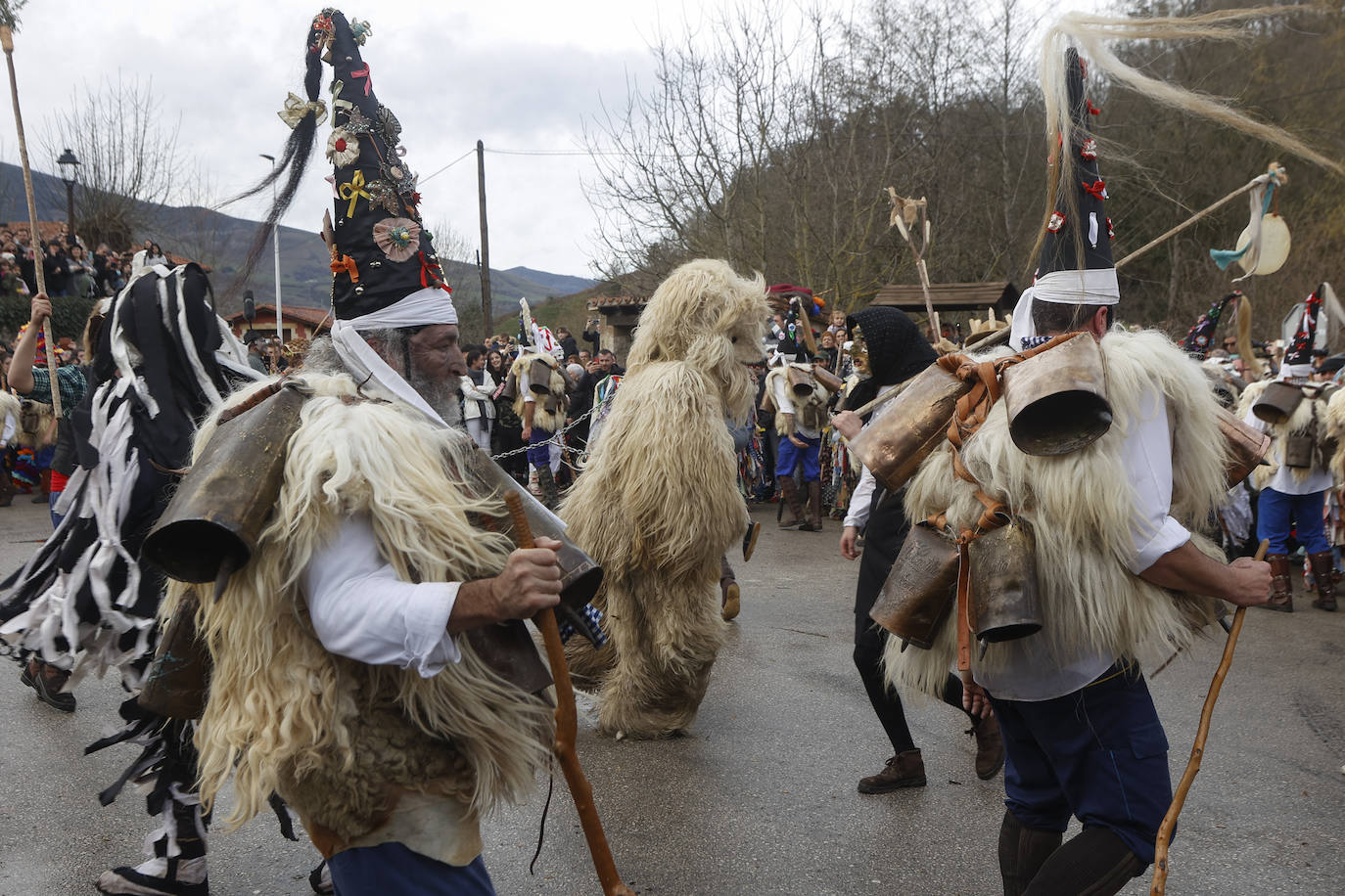 La Vijanera se convirtió en una cita multitudinaria en su regreso al ritmo de más de 500 campanos