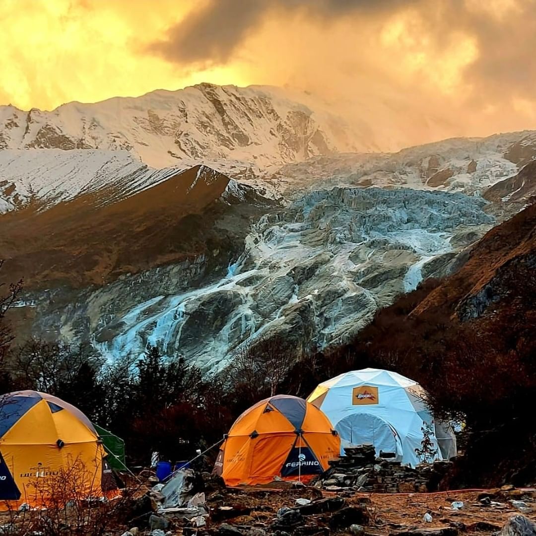 Tras dos intentos frustrados, el vizcaíno ha logrado la proeza de hacer cumbre en la octava montaña más alta del planeta (8.163 metros) en condiciones extremas