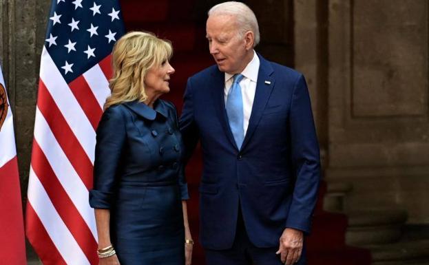 El hallazgo de documentos secretos en un despacho privado de Biden alivia la presión sobre Trump