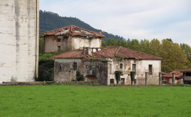 Casa de Ceballos de Riaño en Argomilla de Cayón.