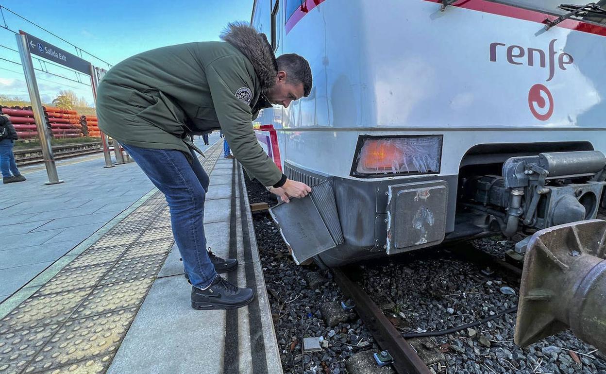 Imagen de los daños en el tren tras chocar contra la topera