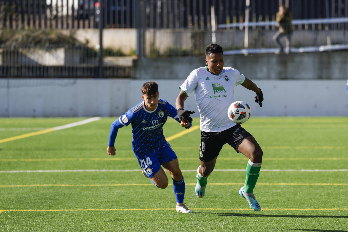 Fotos: El Rayo Cantabria empata anteel Burgos Promesas