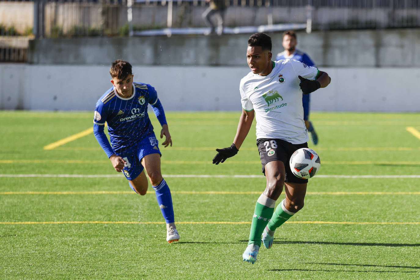 Fotos: El Rayo Cantabria empata anteel Burgos Promesas