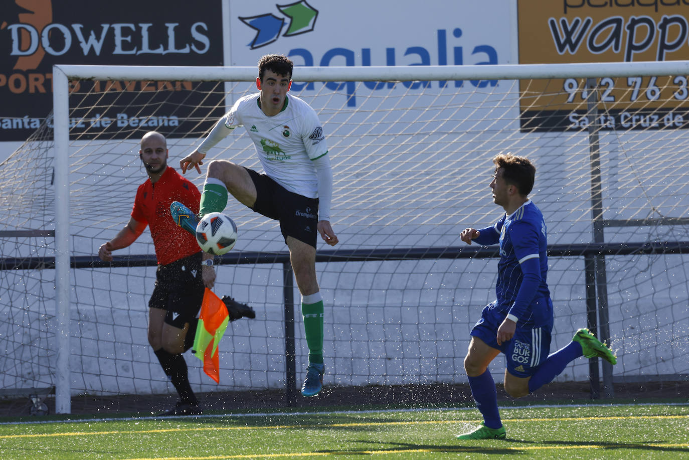 Fotos: El Rayo Cantabria empata anteel Burgos Promesas