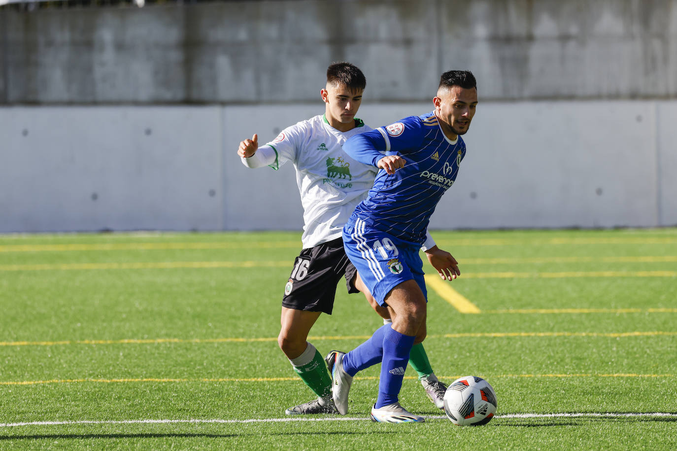 Fotos: El Rayo Cantabria empata anteel Burgos Promesas