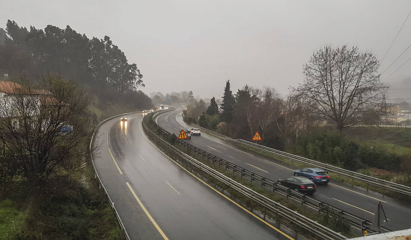 La A-67 ha sufrido importantes retenciones a primera hora de la mañana por dos accidentes, aunque con el avance del día el tráfico se ha reanudado con normalidad.