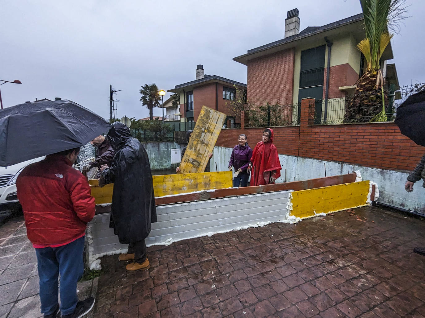 Los vecinos de Ampuero se protegen