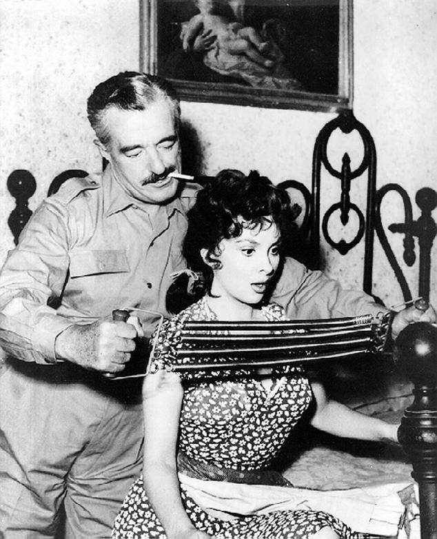 Vittorio de Sica y Gina Lollobrigida en 'Pan, amor y fantasía' (1953).