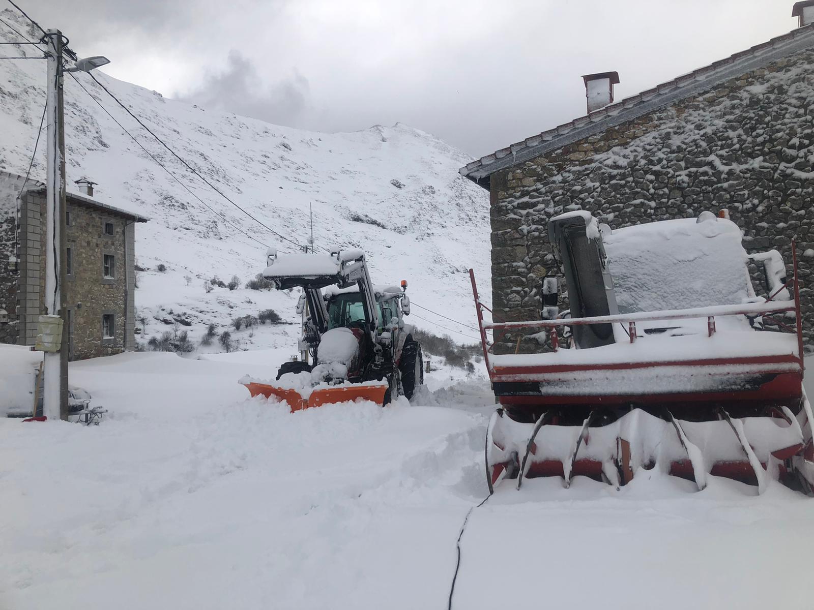 Fotos: La nieve cubre Liébana