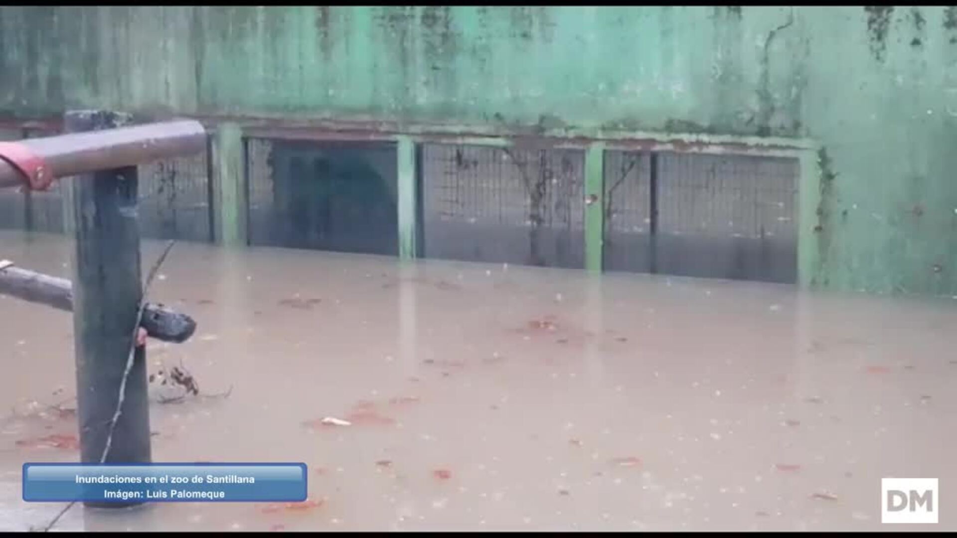 Los animales del Zoo de Santillana sufren la inundación de su recinto