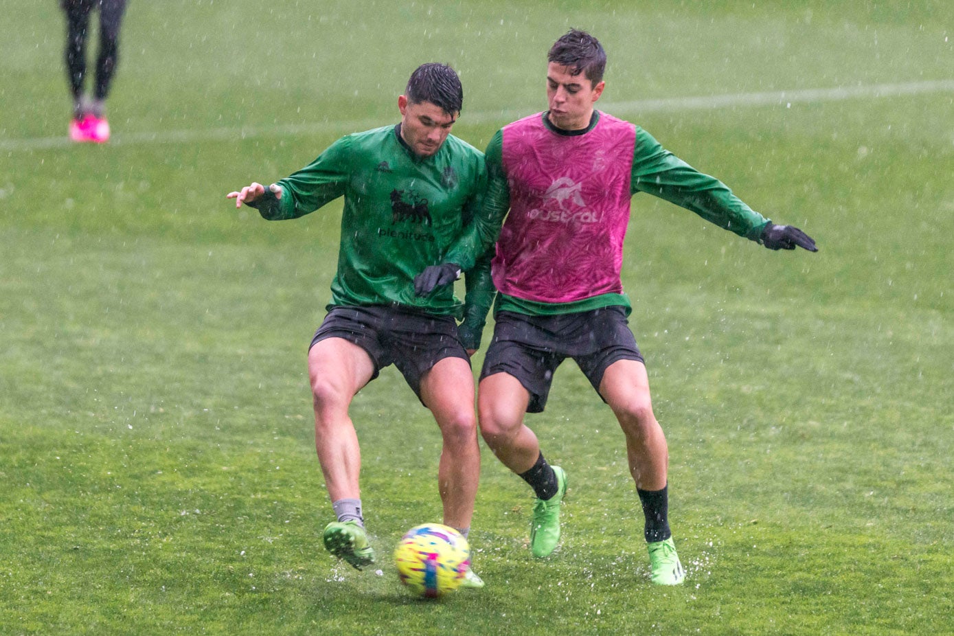 Fotos: Entrenamaiento del Racing bajo una granizada