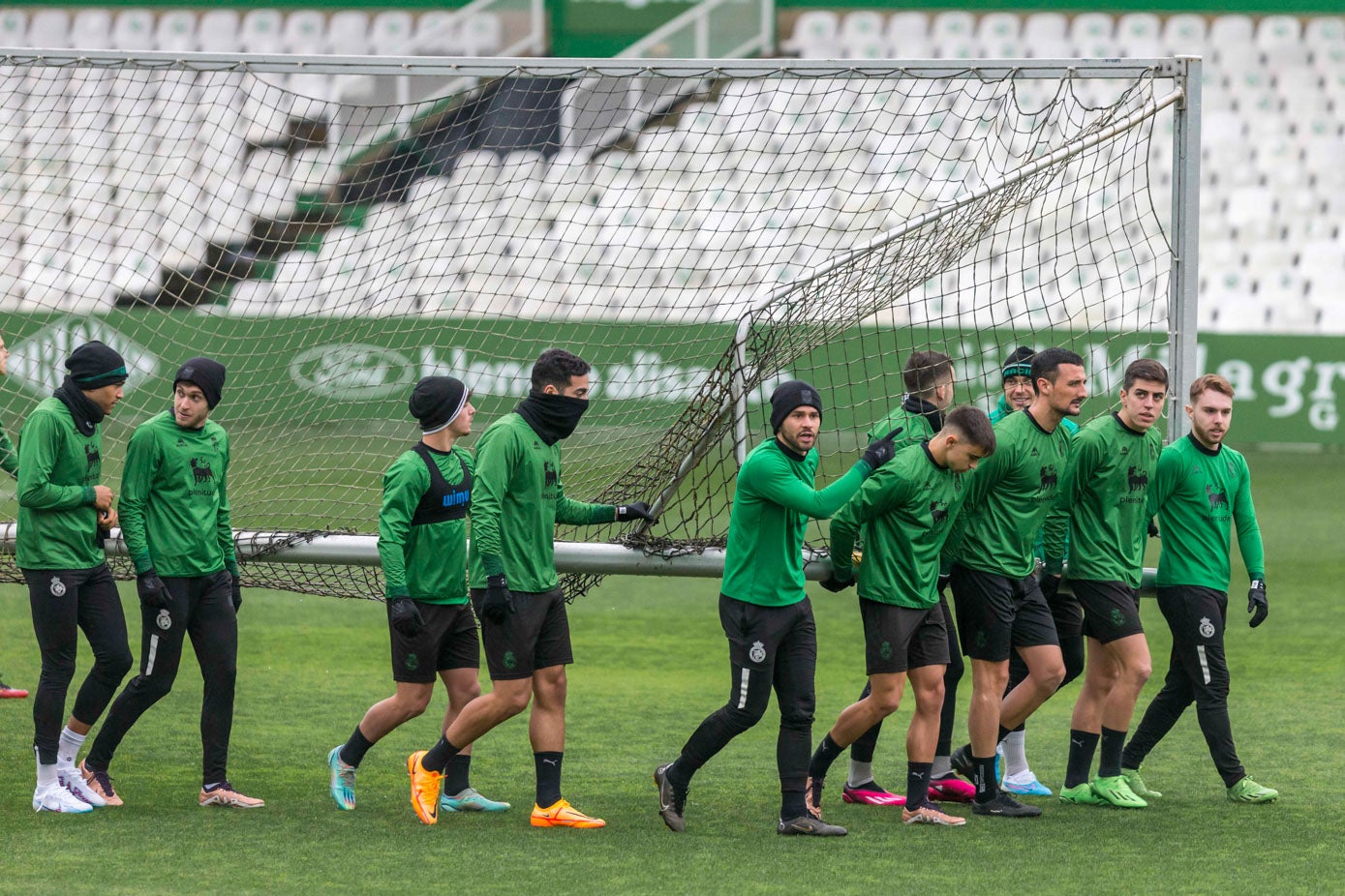 Fotos: Entrenamaiento del Racing bajo una granizada