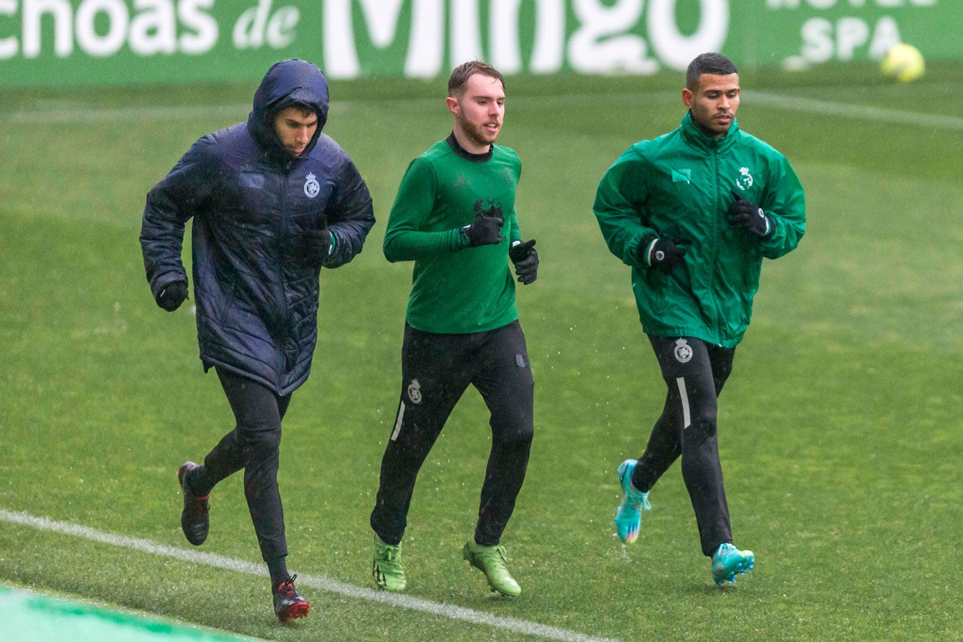 Fotos: Entrenamaiento del Racing bajo una granizada