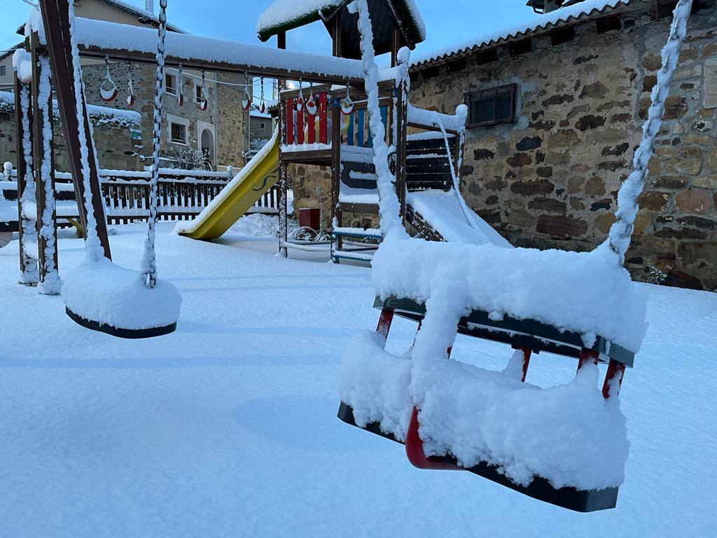 La nieve deja hermosas estampas en Valderredible.