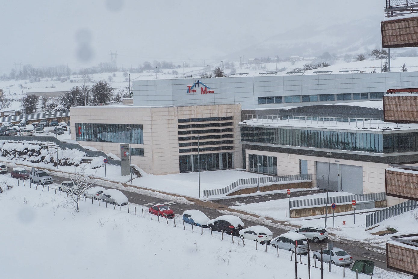 Fotos: Los campurrianos reciben la nieve con alegría