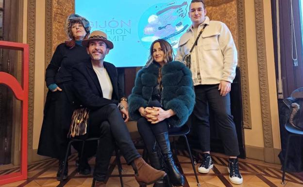 En la presentación de esta nueva pasarela gijonesa, organizada por la Asociación de Diseño y Moda de Asturias y la Asociación de Creadores de Cantabria, también estuvieron presentes los cántabros, José Luis Callejo (codirector del encuentro), y Martín Vuelta (coordinador de montaje técnico). 