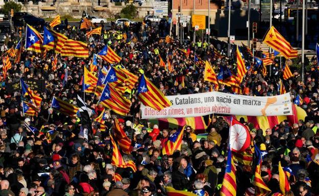 Galería. Los manifestantes en las fuentes de Montjuïc. 