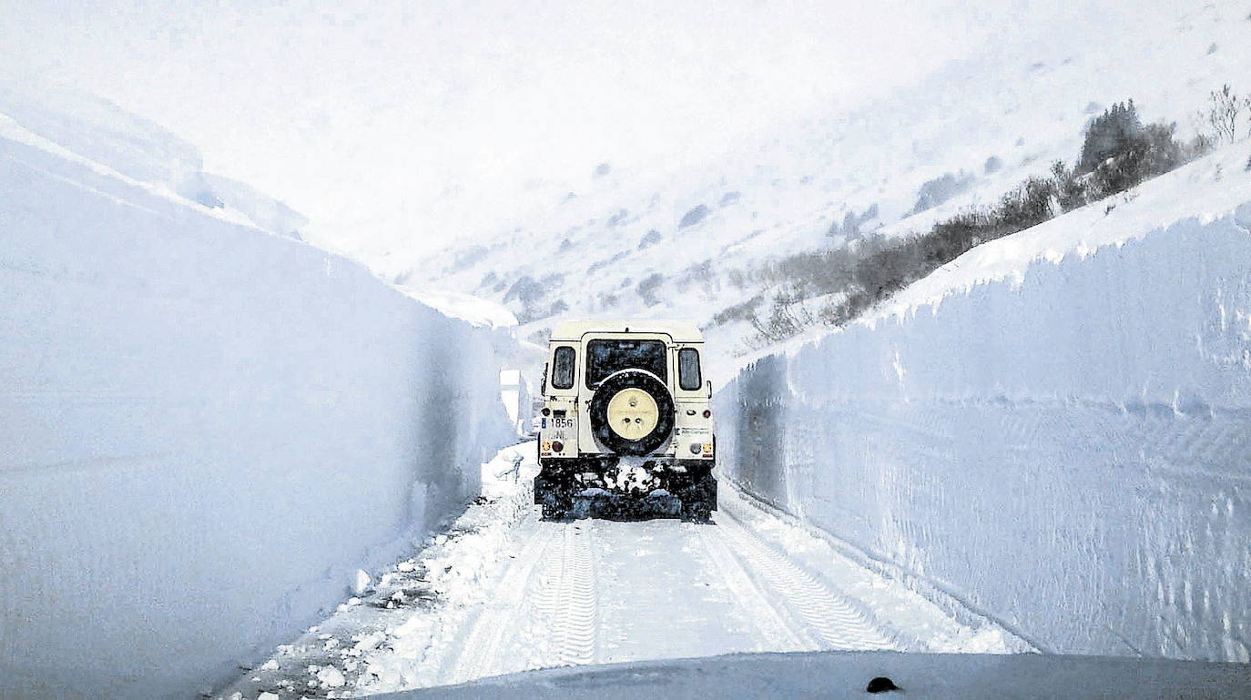 Esta espectacular fotografía, que parece más propia de la Antártida que de Cantabria, se tomó el 11 de marzo de 2016 en Alto Campoo.