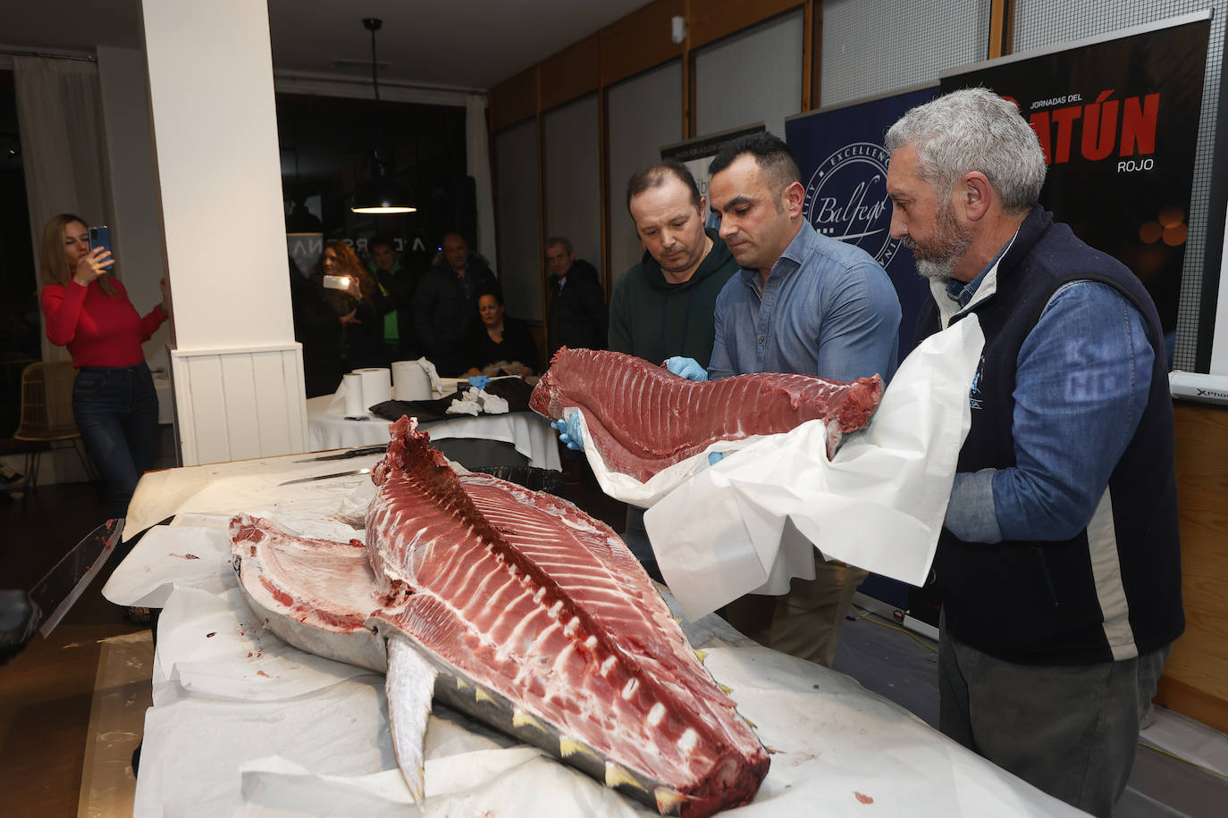 Las jornadas dedicadas al espectacular 'Thunnus thynnus' parten de un ejemplar de más de 200 kilos traído directamente del Mediterráneo del que, hasta el día 29, se podrá degustar 13 elaboraciones con diferentes técnicas 