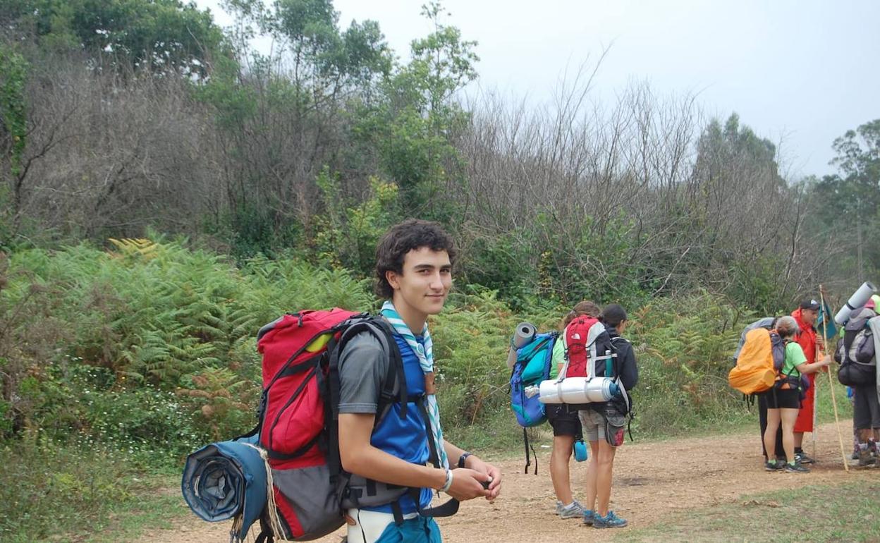 Aimar Lavín con su grupo de scouts 