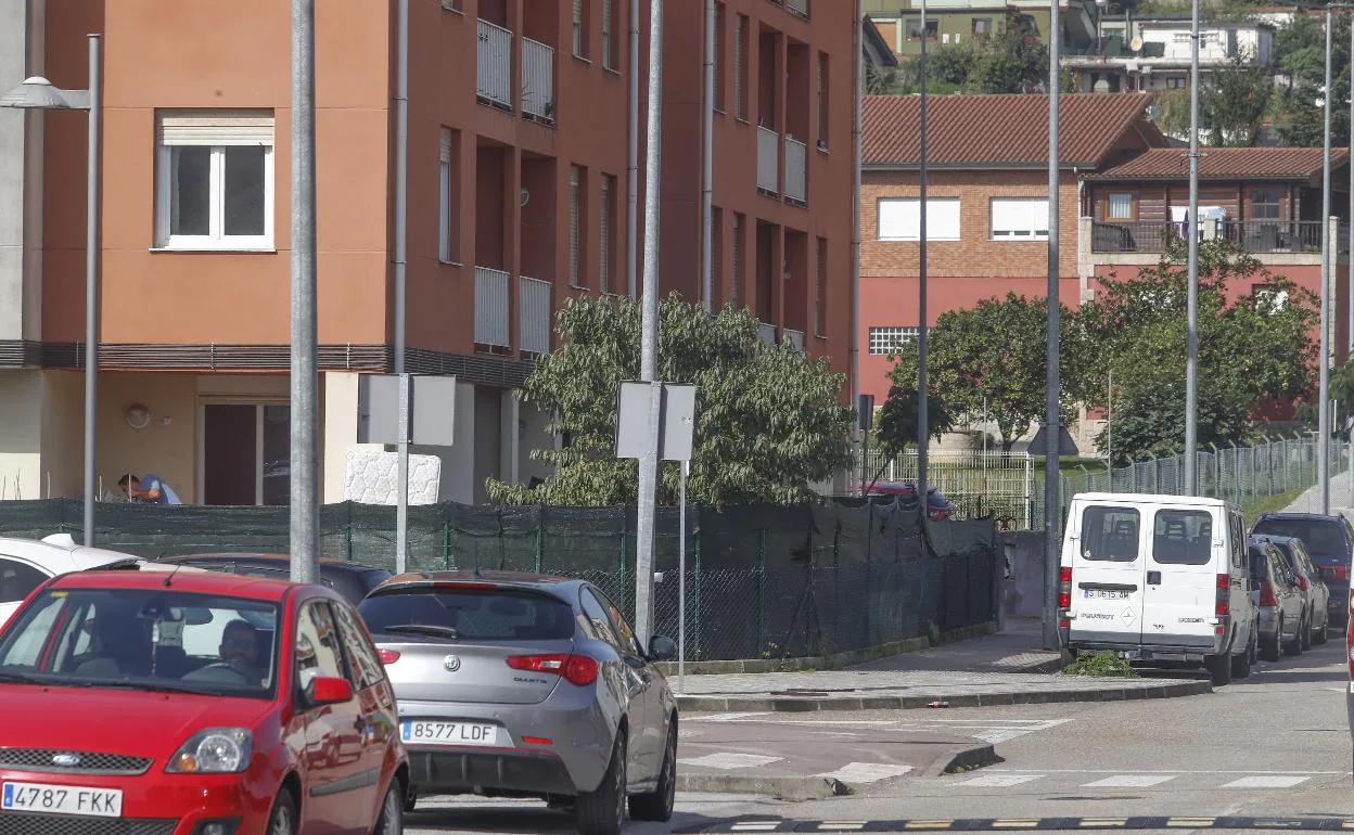 El bloque de viviendas afectado por las ocupaciones ilegales en la calle Ballestas, en Guarnizo. 