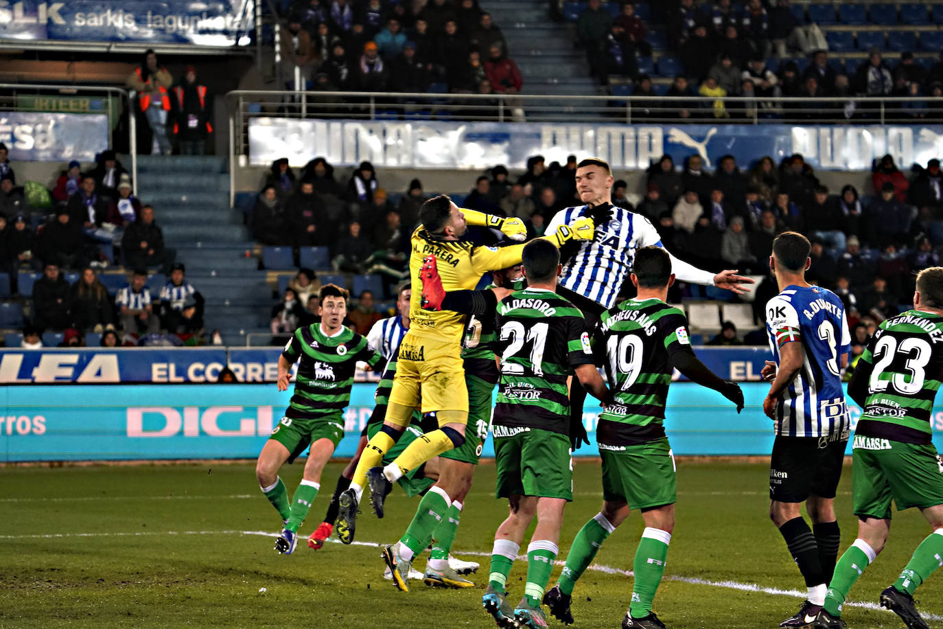 Fotos: Las imágenes del Alavés-Racing