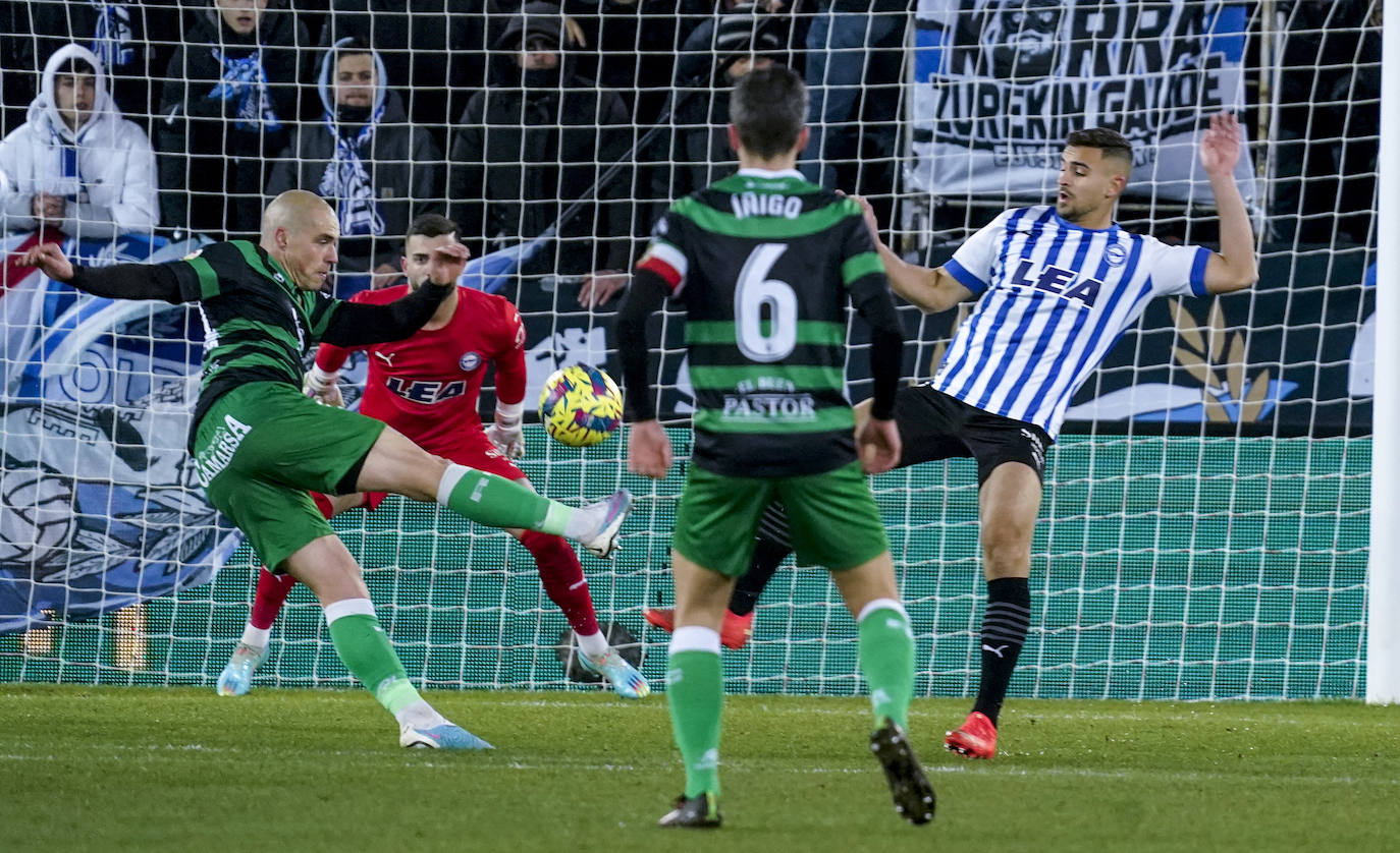 Fotos: Las imágenes del Alavés-Racing