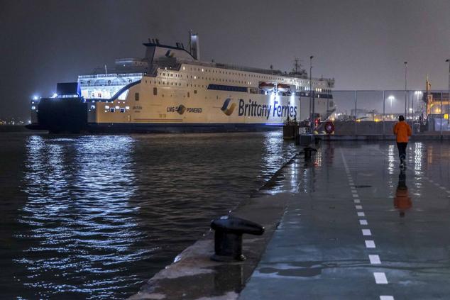 El barco ha atracado en Santander sobre las 20.00 horas.