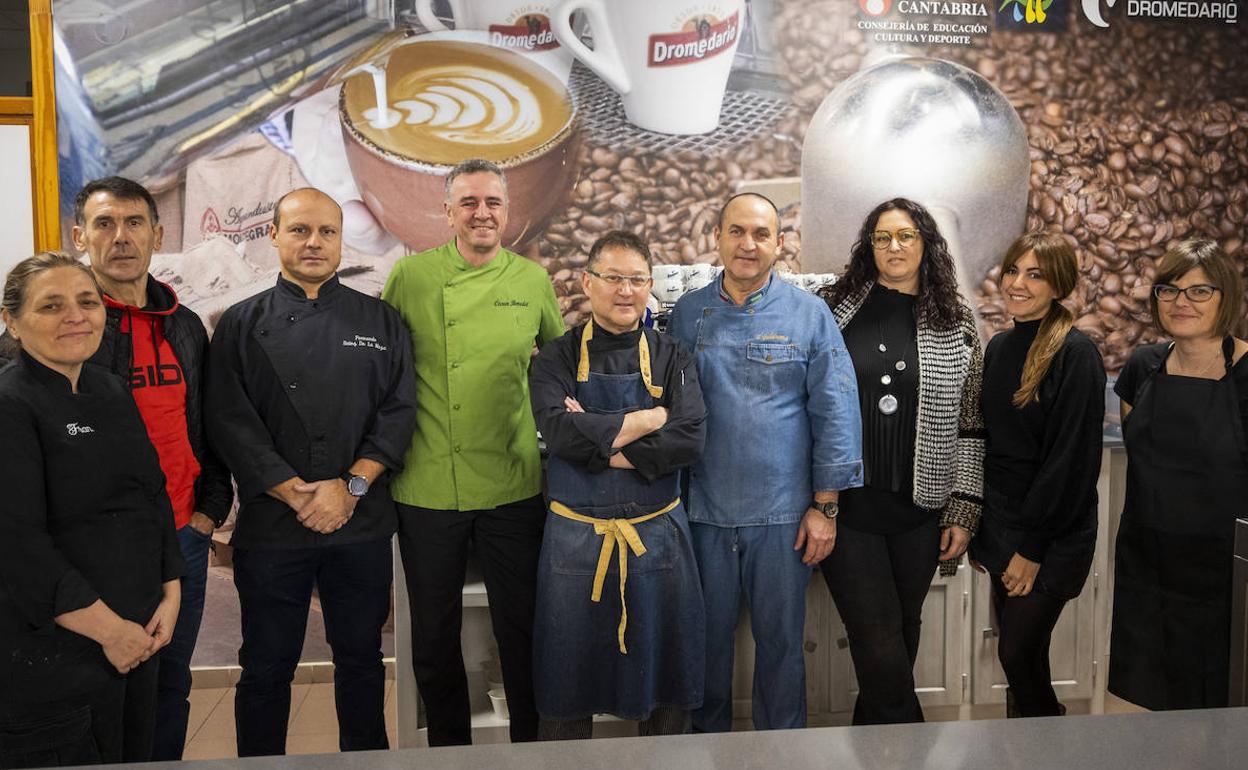 Francisca Camacho, Juan Carlos Freire, Fernando Sáinz de la Maza, César Benedet, Domingo de la Concepción, Eloy Galdeano, Karla Ricciardiello, Lourdes Díaz y Ana Belén Gómez, profesores de cocina y servicios en la escuela José Luis González de Peñacastillo. Dm