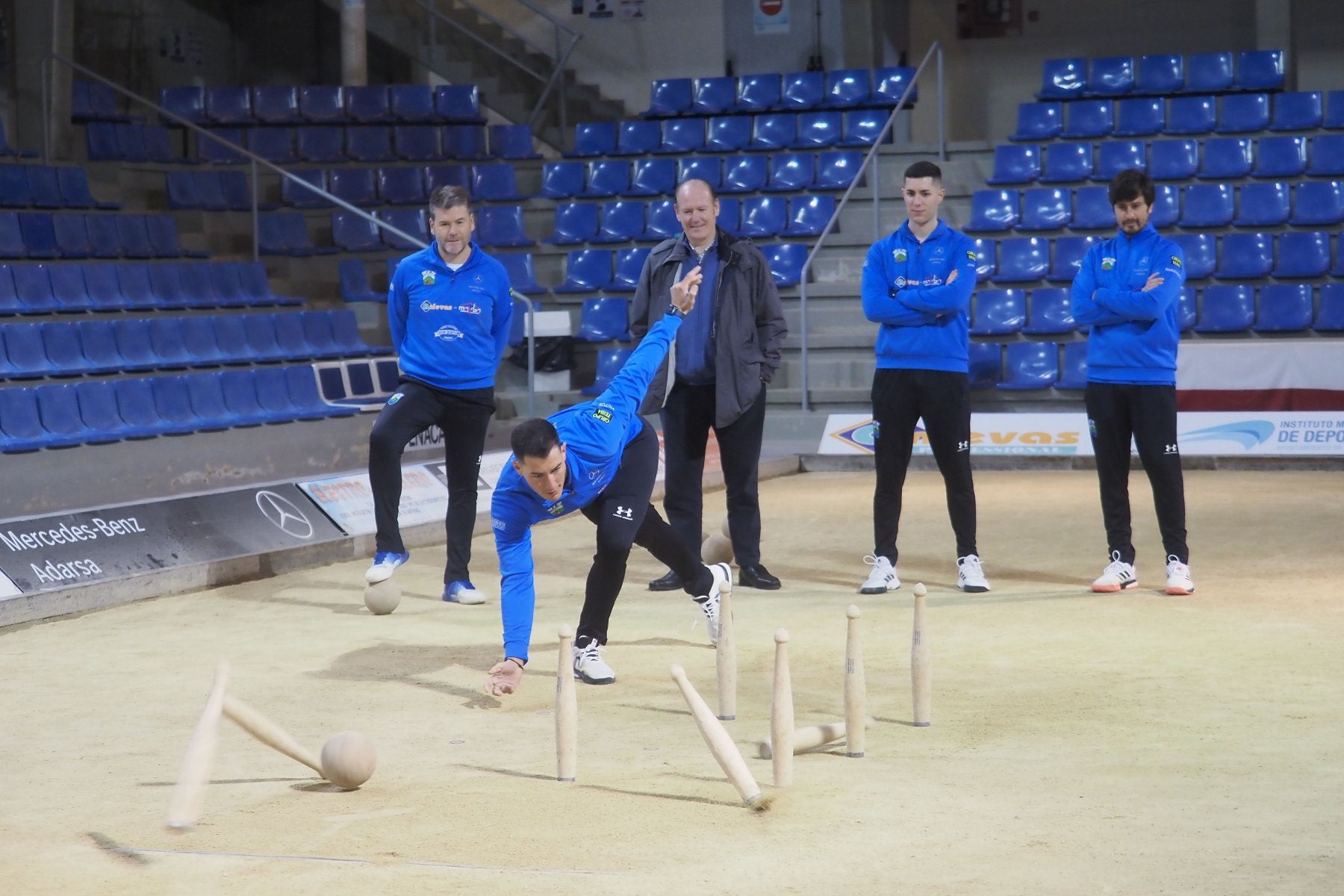 Rubén Haya, NelGonzález, JoséManuel González,Mario Pinta y, al birle, VíctorGonzález. 