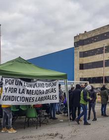 Imagen secundaria 2 - «Vamos a seguir aquí hasta que Aspla o el Orecla decidan llamarnos»