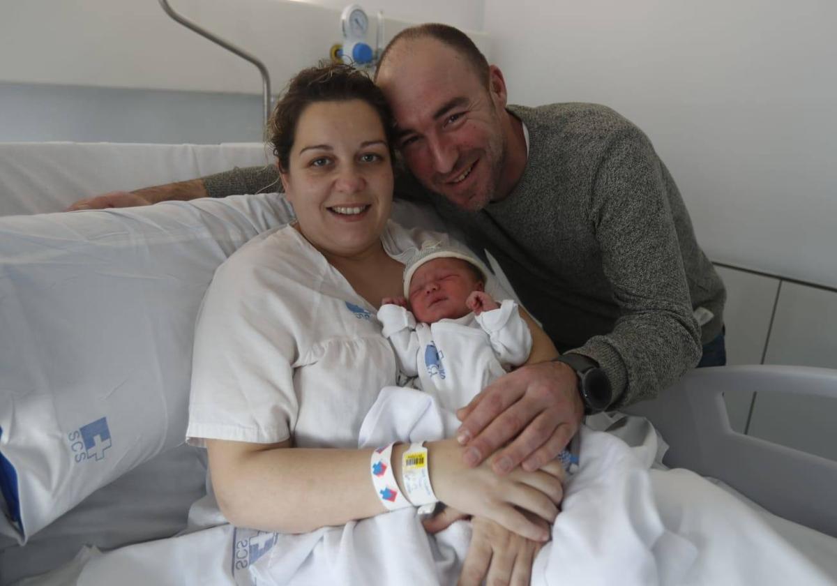 Sergio gana todas las apuestas y ya es el primer bebé de Cantabria