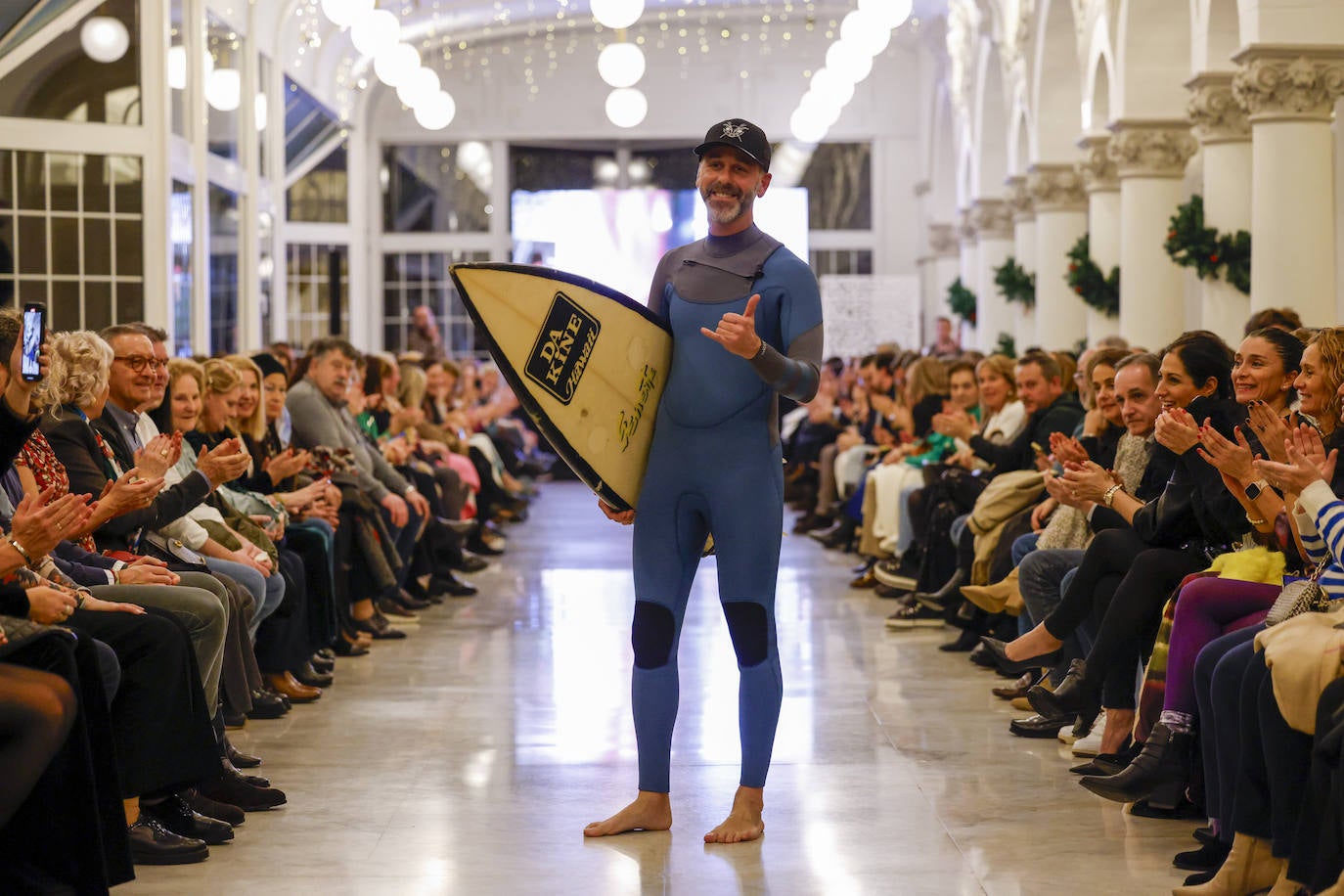 Sergio Silva, consejero de Educación, durante el desfile.