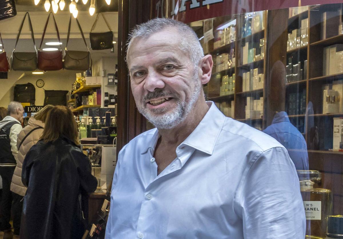 Javier Güezmes cuando se conoció el cierre de su negocio, el pasado noviembre.