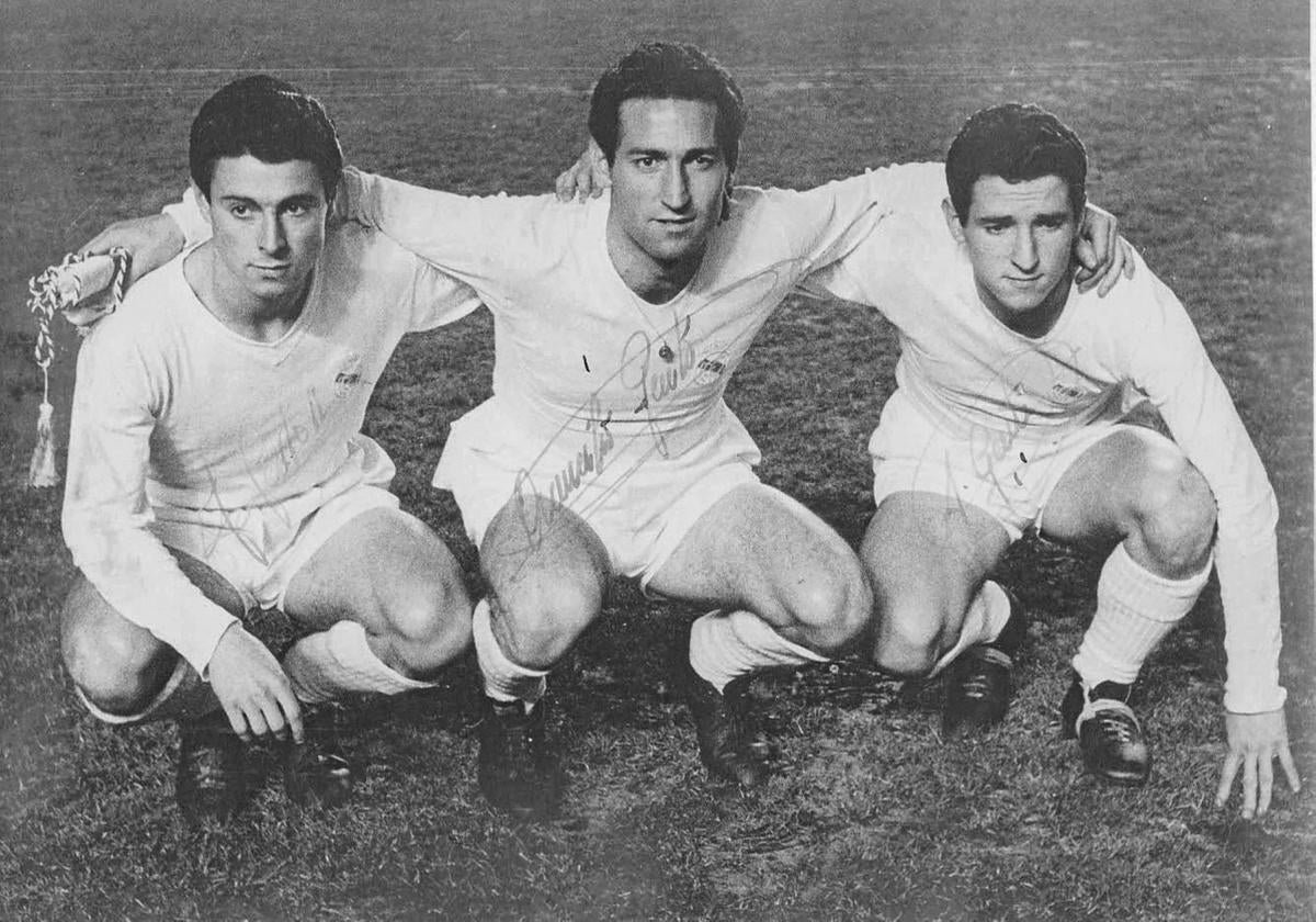 Los hermanos Gento, Antonio, Paco y Julio,antes de un amistoso.