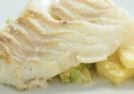 Ensalada de puerros asados y bacalao.