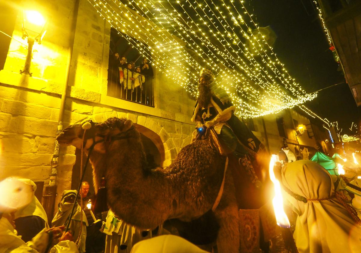 Una cabalgata mágica en el marco inigualable de Santillana