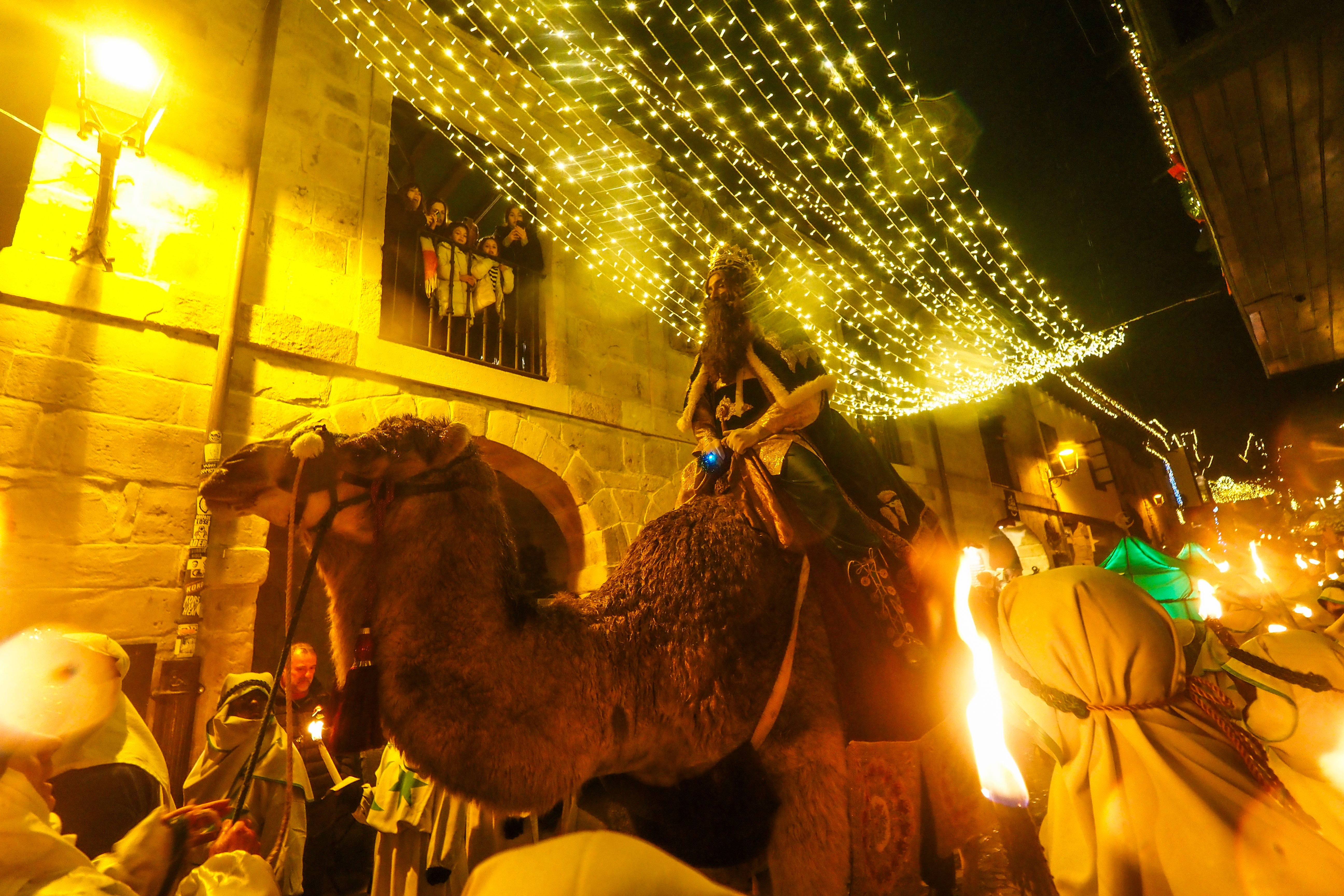 Las luces navideñas crearon un marco inigualable en Santillana del Mar..