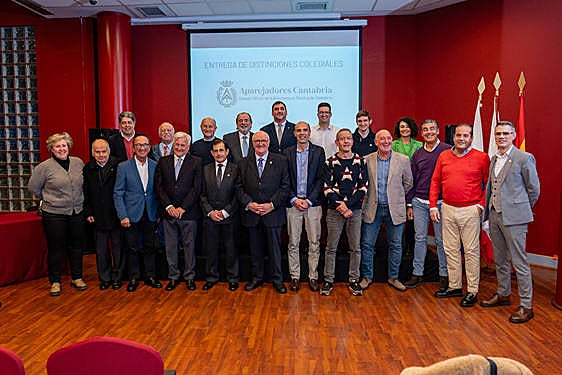 Los aparejadores cántabros homenajean a los nuevos colegiados y a los veteranos que cumplen 25 y 50 años de ejercicio