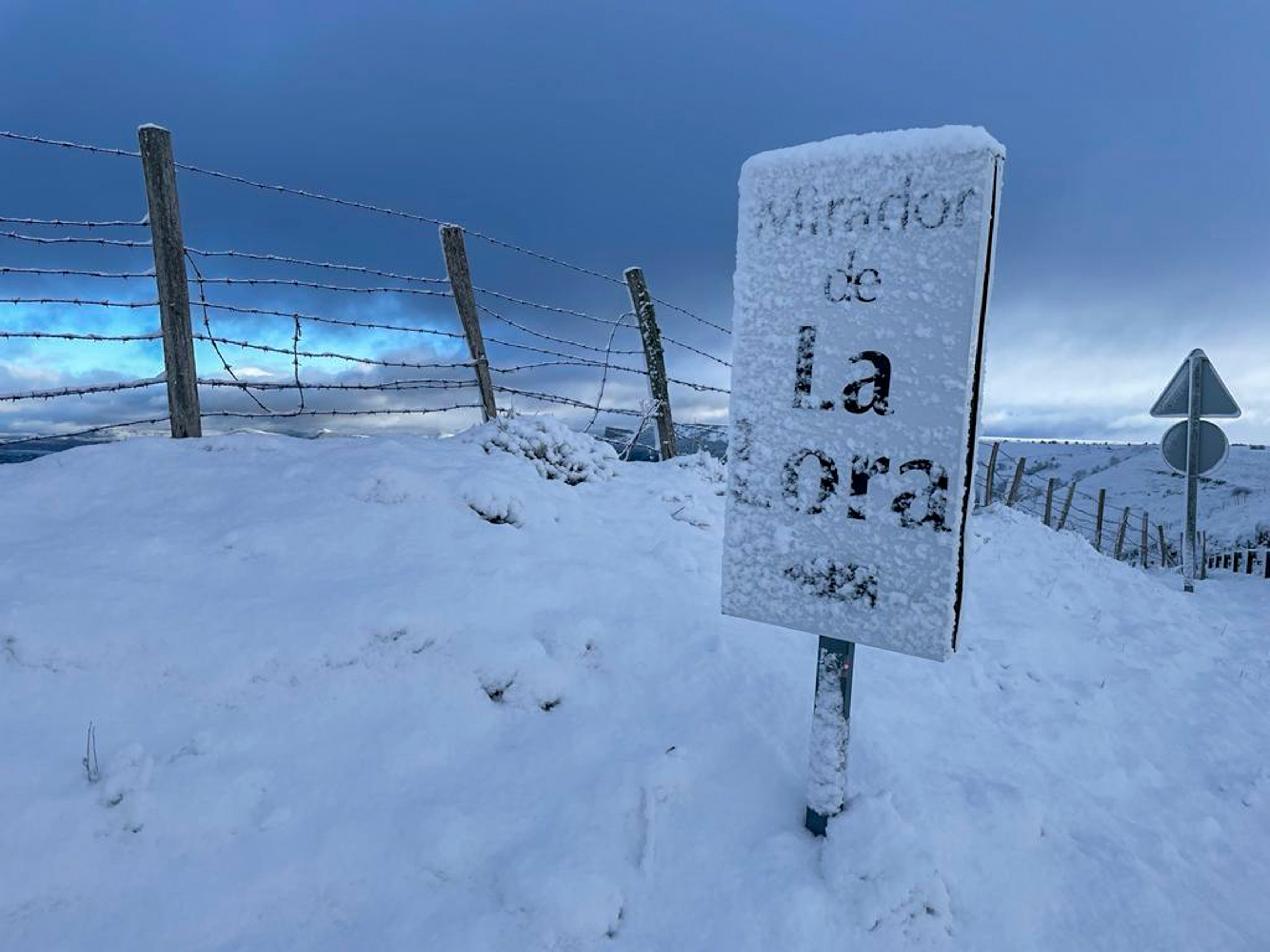 La nieve deja una imagen de postal en la mañana de Reyes.