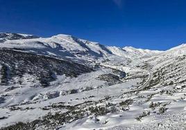 Imagen del manto nevado sobre Brañavieja, este lunes.