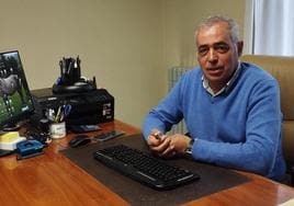 El regionalista Pablo Gómez, en su despacho de Alcaldía en Arenas de Iguña.