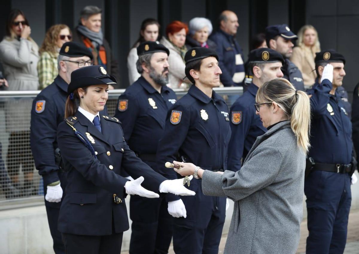 Imagen secundaria 1 - «La Policía Nacional es hoy una institución sólida, útil y fiable»