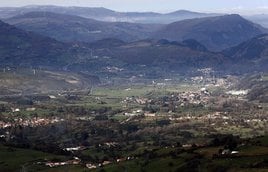 Vista general del valle de Iguña desde las inmediaciones de la central de San Miguel de Aguayo.